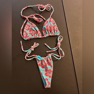Frankie’s terry cloth bikini🌺